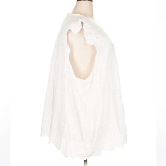 NWT Torrid White Eyelet Pleat Sleeveless Blouse Flowy Size 6X - Picture 6 of 6